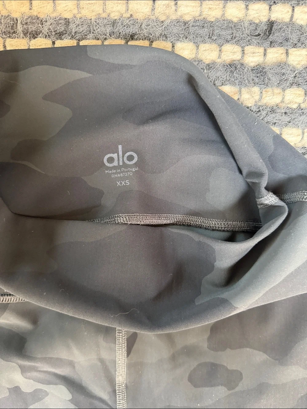 ALO Yoga High-Waist Black Camo Leggings